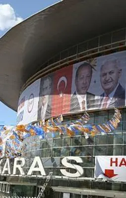 AK Parti sahaya iniyor