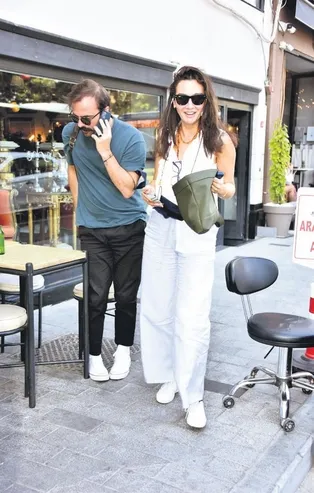 Birce Akalay 'Mutluyuz' dedi sevgilisi Erdem Hamza objektifleri görünce tam gaz depara kalktı