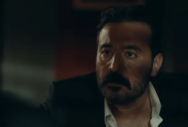 edhodan-eski-evine-dondu-tek-tek-gocuyorlar-mustafa-ustundag-icin-cukurdan-dev-hamle-1607797305575.jpg EDHO'dan eski evine döndü tek tek göçüyorlar! Mustafa Üstündağ için Çukur'dan dev hamle-2