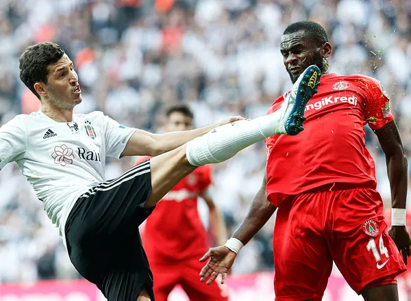 stefan-kuntz-galatasaray-besiktas-derbisinde-cenk-tosunu-ve-salih-ucani-izleyecek-1667380358529.jpg