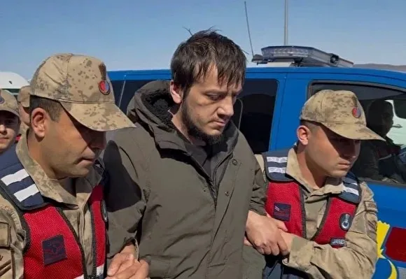 gulistan-doku-cinayetinde-tuncay-soneli-terletecek-65-soru-devletin-gucuyle-delil-kararttin-mi-1776707941128.jpeg Gülistan Doku cinayetinde Tuncay Sonel'i terletecek 65 soru: Devletin gücüyle delil kararttın mı?-9