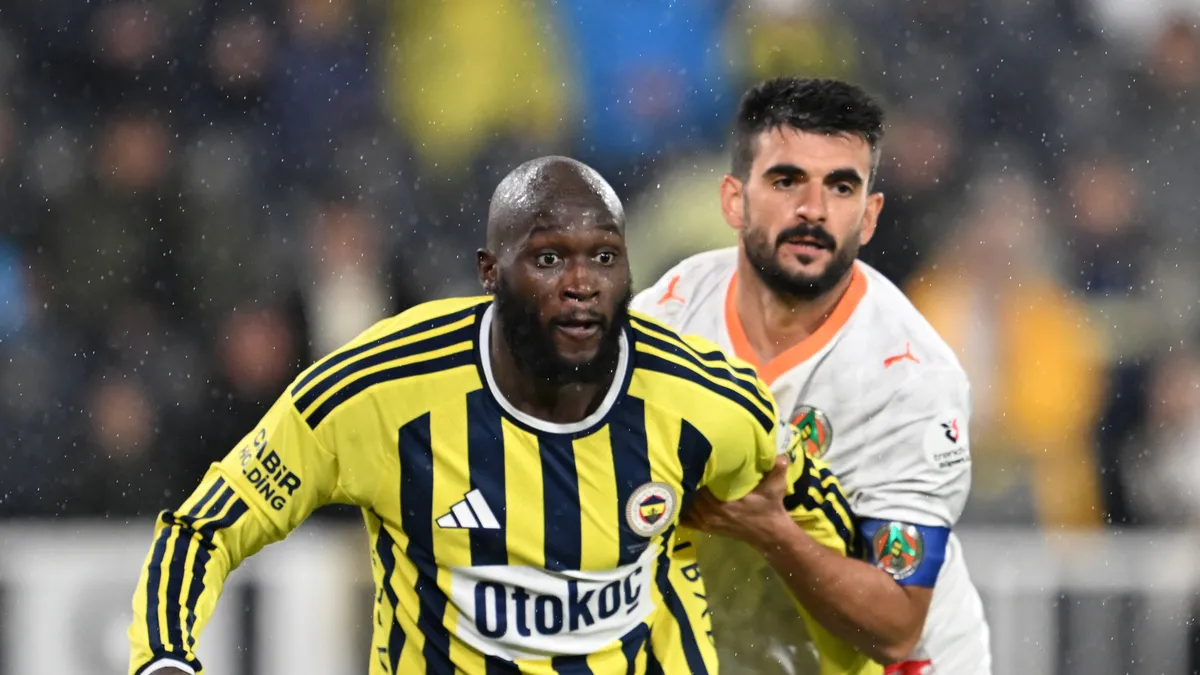Fenerbahçe'nin yıldızına 2 talip birden! Kıta değiştirebilir