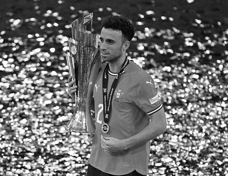 Futbol dünyası şokta! Liverpool’un yıldızı Diogo Jota ve kardeşi trafik kazasında hayatını kaybetti
