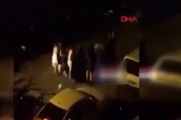 Son dakika: Ankara'da sosyal mesafe kuralını hiç sayan hareket!