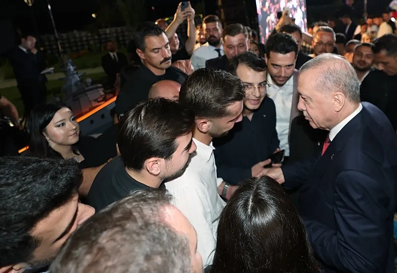 samsunda-genclik-bulusmasi-baskan-erdogandan-onemli-aciklamalar-1789415165492.jpeg Samsun'da Gençlik Buluşması! Engelli vatandaşın sözleri Başkan Erdoğan'ı duygulandırdı: Görüp de inmesem Allah'a bunun hesabını nasıl veririm-5