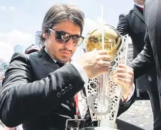 Kupayı kelepçelediler!