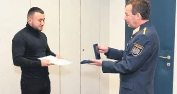 seref-duyduk-1608070465079.jpg Viyana Eyalet Polis Başkanlığı, Recep Tayyip Gültekin'e şeref madalyası verdi-2