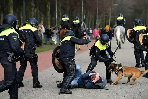 hollandada-genel-secim-oncesi-sokaklar-karisti-1615743481658.jpeg