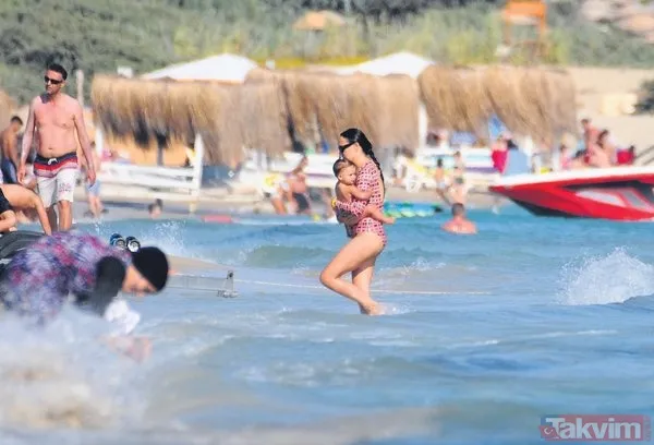 8 yıllık evliliğin meyvesi! Ceyda Düvenci oğluyla tatilde! Kumsal pozları sosyal medyayı salladı! Bülent Şakrak’ın oğlu ilgi odağı oldu - 33