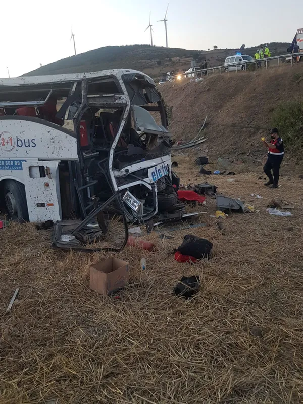 otobus-kazalarinda-21-kisi-hayatini-kaybetti-gozler-emniyet-kemerine-cevrildi-takmayana-agir-yaptirimlar-getirilsin-1628747839043.jpg Otobüs kazalarında 21 kişi hayatını kaybetti! Gözler emniyet kemerine çevrildi: Takmayana ağır yaptırımlar getirilsin-4