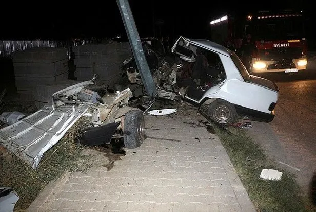 Son Dakika Tokat Ta Feci Kaza Direge Carpan Otomobil Ikiye Bolundu Takvim