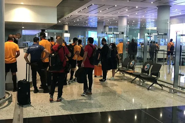 galatasarayayunanistandasok-muamele-fatih-terim-kuplere-bindi-takim-her-an-geri-donebilir-1626108805874.jpeg