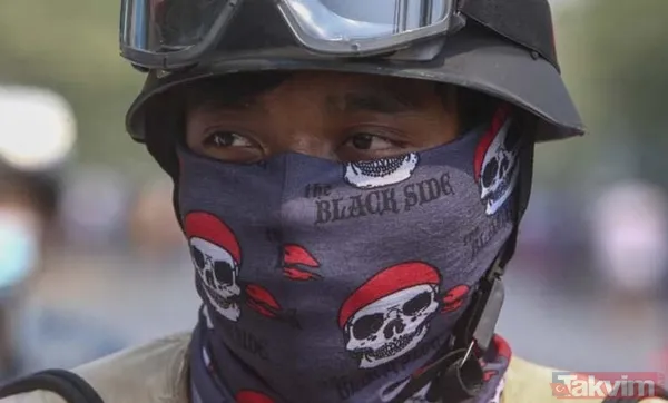 SON DAKİKA: Tarihe geçecek fotoğraf! Rahibe polislerin önüne kapanıp yalvardı - 2