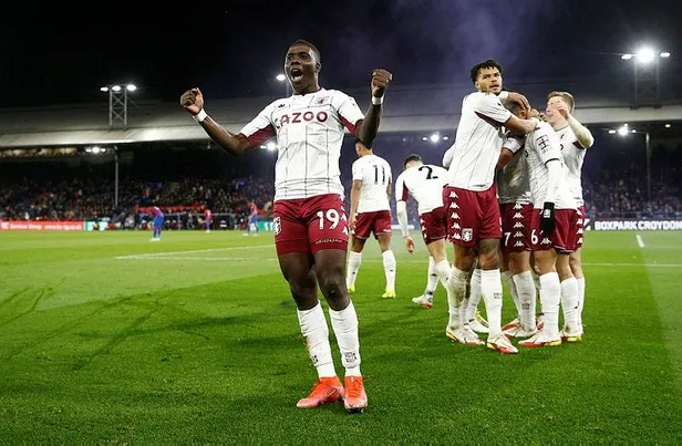steven-gerard-yonetimindeki-aston-villa-crystal-palace-deplasmanindan-3-puanla-dondu-1638042319679.jpeg