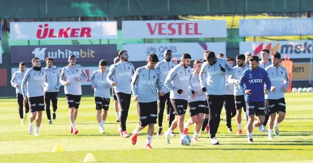 Abdullah Avcı oyuncularla 1 saatlik toplantı gerçekleştirdi