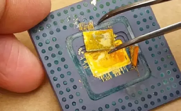 kuytuda-kosede-varsa-hemen-kontrol-edin-bu-esyanin-icinden-cil-cil-24-ayar-altin-cikiyor-1697440749031.jpg Kenarda köşede varsa hemen bakın! Bu eşyanın içinden çil çil altın çıkıyor-6