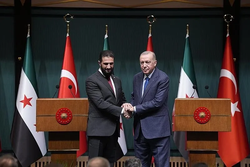 Başkan Recep Tayyip Erdoğan, Suriye Cumhurbaşkanı Ahmed Şara'yı Cumhurbaşkanlığı Külliyesi'nde kabul etti. Görüşmenin ardından Erdoğan ve Şara, ortak basın toplantısı düzenledi. (AA)