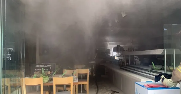 İstiklal Caddesi'nde korkutan yangın: Kiliseye de sıçradı