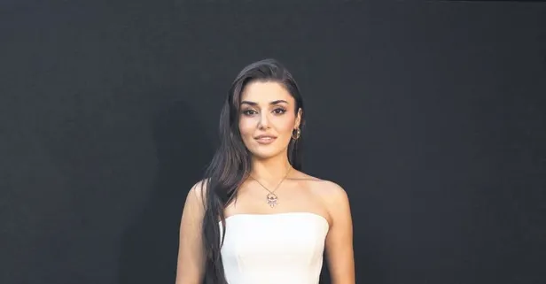 Kendi tasarımlarının da bulunduğu koleksiyon lansmanına katılan Hande Erçel Kaan Yıldırım sorularına geçit vermedi