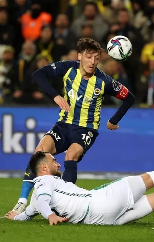 Fenerbahçe'nin Konyaspor galibiyeti sonrası spor yazarlarından çarpıcı değerlendirmeler: Başarı beklemek hayalcilik olur