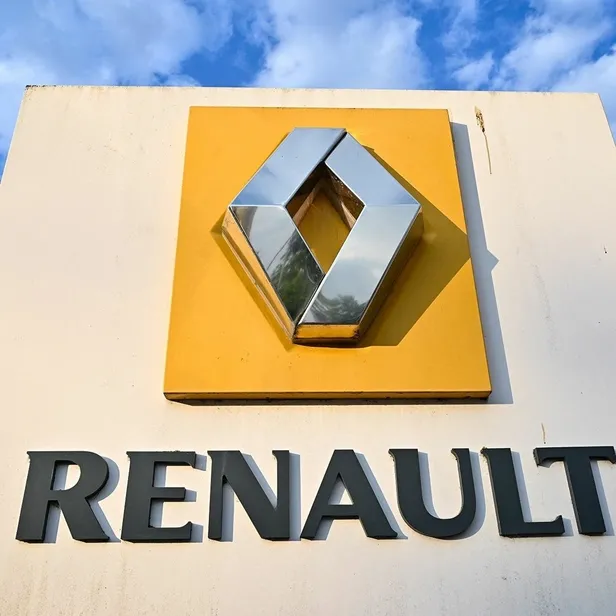 renaulttan-rusya-karari-tepkilerin-ardindan-moskovadaki-faaliyetlerini-askiya-aldi-1648069944726.jpeg