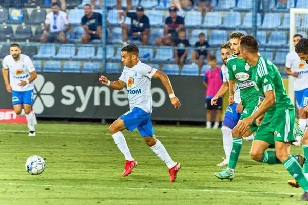 1631607682613.jpg Türk asıllı Enes Sali Romanya'da tarihe geçti! Gheorghe Hagi'nin yeni prensi...-3