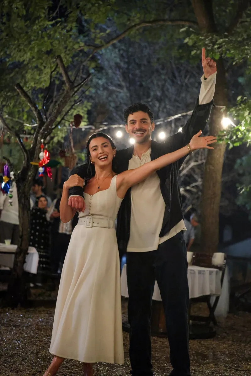 gozleri-karadenizin-yildizlari-halit-ozgur-sari-ve-ozge-yagizdan-aska-dair-iki-farkli-bakis-1757167710096.jpg Kaynak: atv