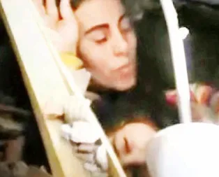 Elazığ depreminde enkaz altında kalan Ayşe Yıldızı kurtaran Mehmetçikin titreyen sesi Türkiyeyi ağlattı: Seni almaya geliyoruz ablam