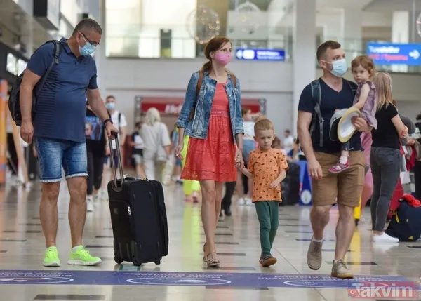 15 katlı dev ultra lüks gemi Kuşadası'nda! Esnafın yüzü güldü - 28