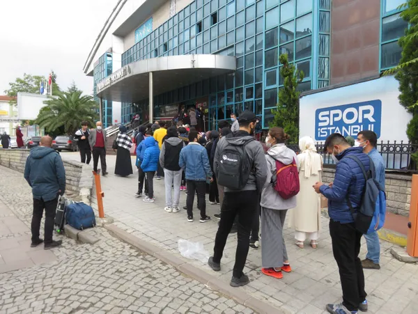 tarih-bunu-yazar-2021-yilinda-chp-donemi-istanbulu-istanbulkart-icin-yagmur-altinda-kuyruk-1633250923104.jpg Tarih bunu yazar! 2021 yılında CHP dönemi İstanbulu: İstanbulkart için yağmur altında kuyruk-12