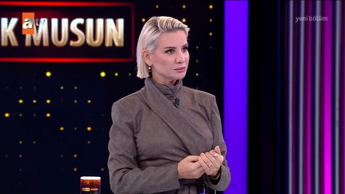 var-misin-yok-musunda-kizina-hem-anne-hem-baba-olan-firdesin-hayat-hikayesi-duygusal-anlar-yasatti-1792614691379.png Var Mısın Yok Musun'da kızına hem anne hem baba olan Firdes'in hayat hikayesi duygusal anlar yaşattı-8