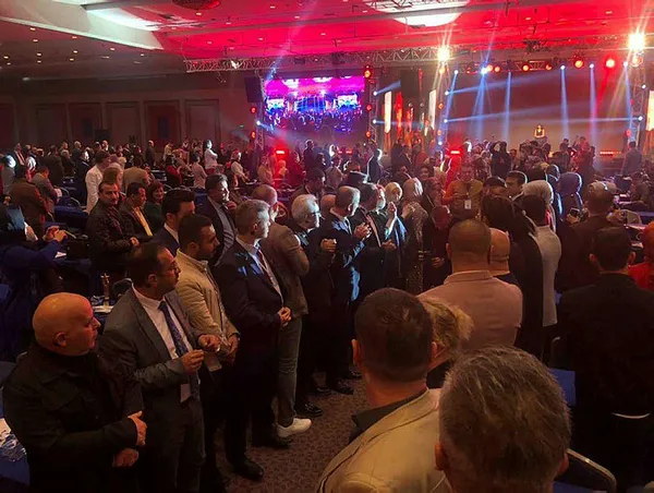 Son dakika: Antalya'da pes dedirten görüntüler! 1900 kişi ile etkinlik! Ne sosyal mesafe var ne de maske!-4
