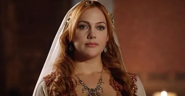 Meryem Uzerli'nin estetiğine eleştiri yağmuru-1