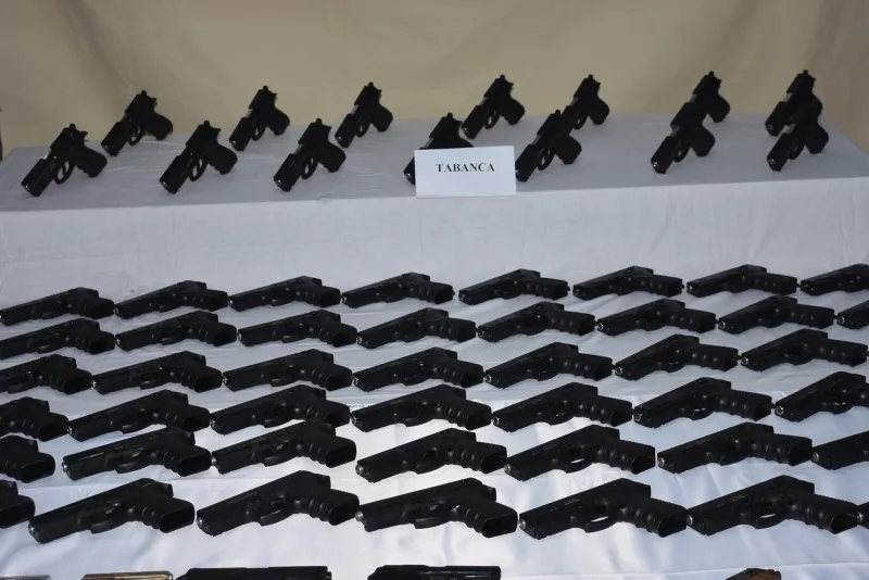 İzmir'de kaçak silah üreten şebekeye operasyon - 4