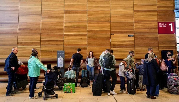 avrupadaki-havayolu-sirketlerinin-personel-krizi-turkiyedeki-ucuslari-etkiledi-gecikme-yasaniyor-1657203092597.jpeg Avrupa'daki havayolu şirketlerinin personel krizi Türkiye'deki uçuşları etkiledi: Gecikme yaşanıyor-1