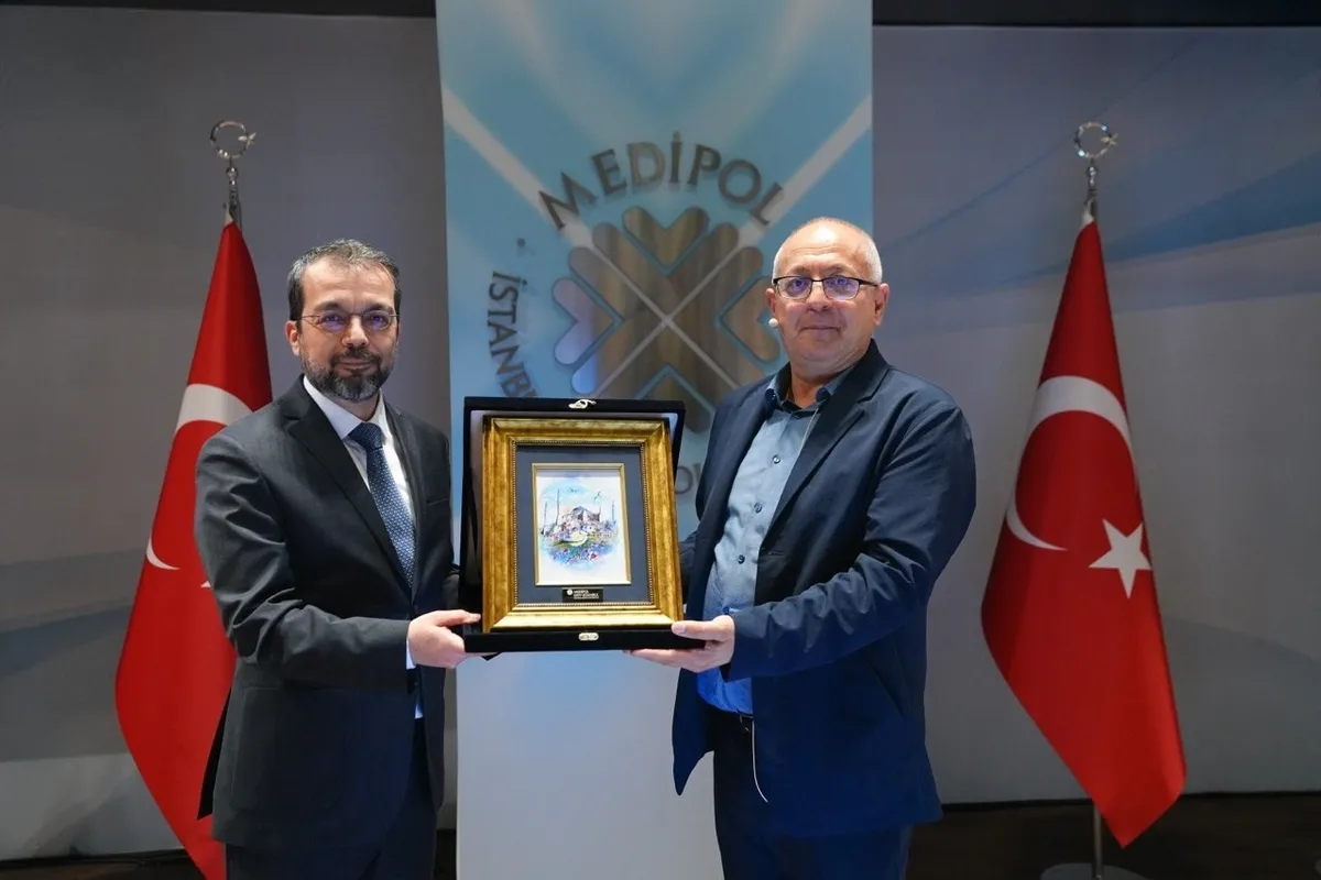 dekolonizasyon-ve-yeni-bir-dunya-ihtiyaci-medipolde-masaya-yatirildi-ihtiyacimiz-olan-sey-taklit-degil-ictihat-1778650205683.jpeg Dekolonizasyon ve yeni bir dünya ihtiyacına akademik perspektif: "İhtiyacımız olan şey taklit değil, içtihattır"-2