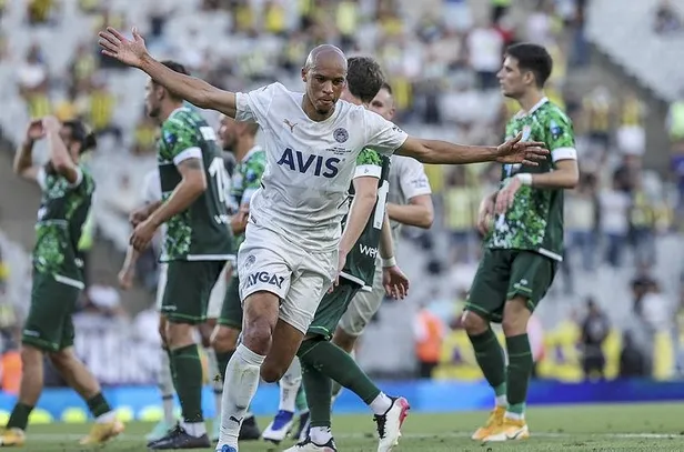 kim-min-jae-ve-attila-szalaiden-sonra-simdi-de-marcel-tisserand-fransiz-ekibi-pesine-dustu-1640882623472.jpeg Kim Min-jae ve Attila Szalai'den sonra şimdi de Marcel Tisserand! Fransız ekibi peşine düştü-4