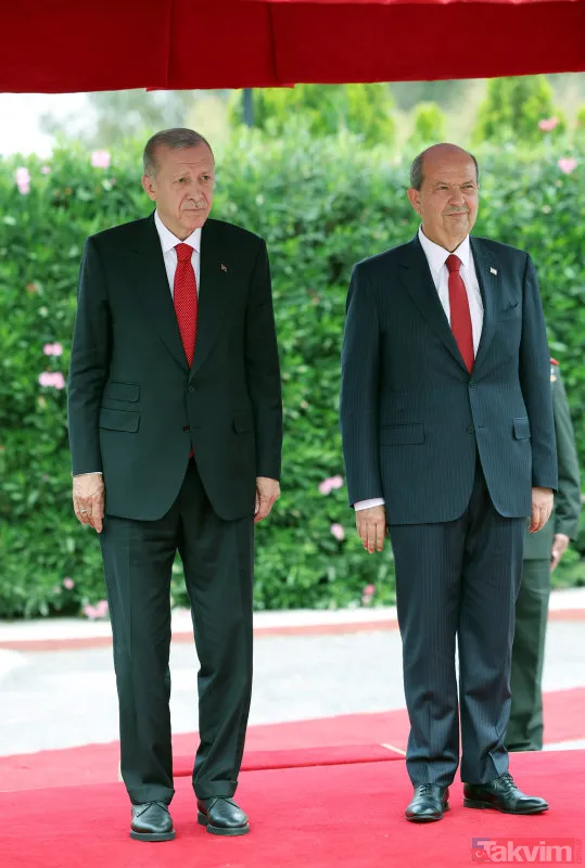 Seçim sonrası ilk yurt dışı ziyareti: Başkan Erdoğan, Kuzey Kıbrıs'ta! Dikkat çeken pankart: Sevdamız Mavi Vatan - 24