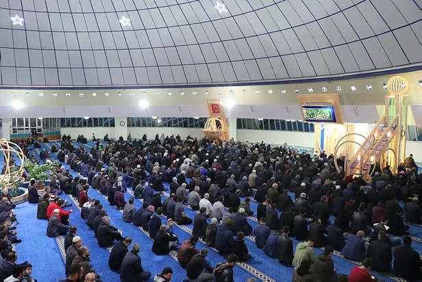 adana-denizli-eskisehir-diyarbakir-bayram-namazi-saat-kacta-2022-kurban-bayrami-namazi-denizli-diyarbakirda-sa-1657291623721.jpg 2022 Kurban Bayramı namazı Denizli-Diyarbakır’da saat kaçta kılınacak? Adana-Denizli-Eskişehir-Diyarbakır bayram namazı saat kaçta?-3