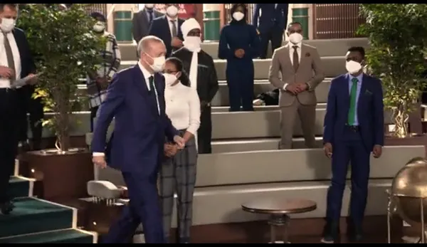 baskan-recep-tayyip-erdogan-paylasti-cadli-bir-genc-soyledi-daha-adil-bir-dunya-icin-biz-variz-1639847840806.jpg Başkan Recep Tayyip Erdoğan paylaştı: Çadlı bir genç söyledi: Daha adil bir dünya için biz varız-6