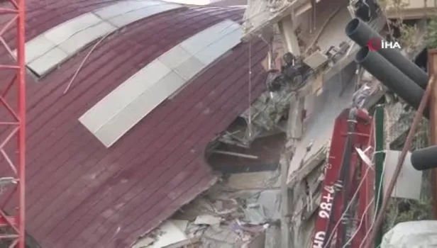 Küçükçekmece’de çöken özel üniversite binasının bilançosu gün ağarınca ortaya çıktı!