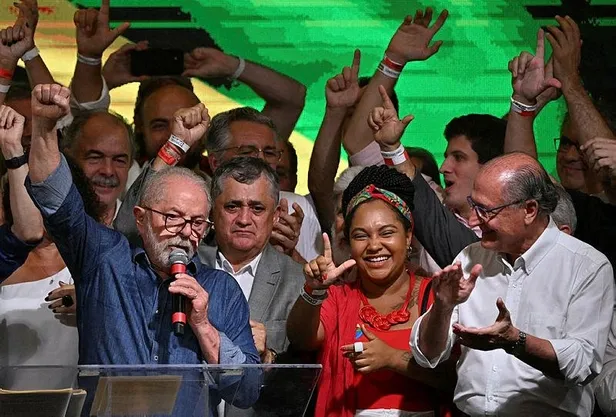 brezilyada-devlet-baskanligi-secimini-isci-partisi-adayi-luiz-inacio-lula-da-silva-kazandi-1667180141609.jpeg