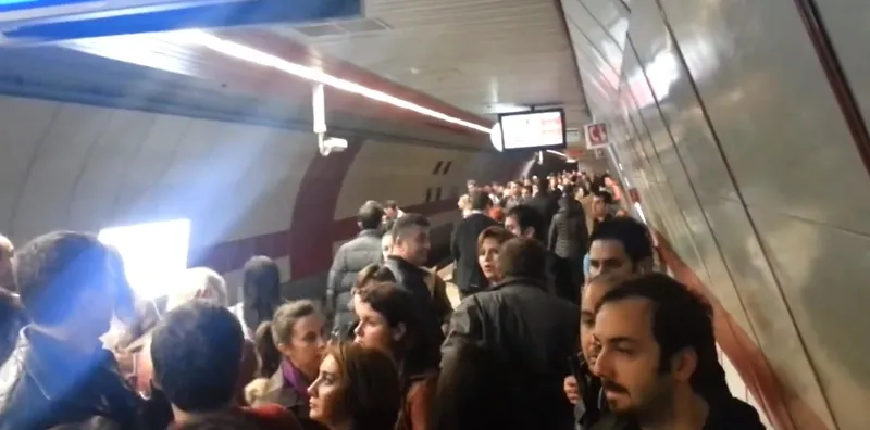 CHP'li İBB Başkanı Ekrem İmamoğlu'nun 5 yıllık başarısızlık karnesi: Toplu ulaşım çöktü metrolara beton döktü kasasını doldurdu!-4