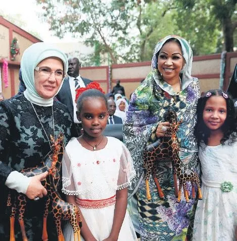 Çad Yönetimi, Türkiye’nin yardımlarını unutmadı: İstanbul’u tabelalara taşıdı-3