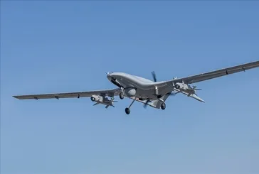 Kemankeş hem uçtu hem daldı