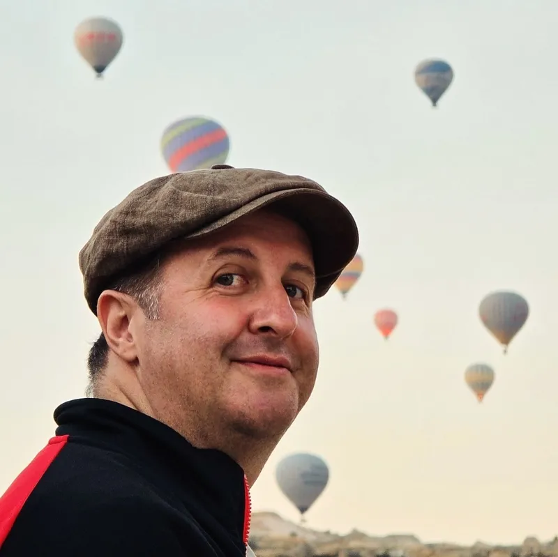 cakallarla-dansin-serveti-ilker-ayrik-esiyle-nasil-tanisti-1774015528008.jpg Yıllarca vesikalığını sakladığı kadın... İlker Ayrık’ın 15 yıl sonra kavuştuğu eşiyle hikayesi “Yok böyle bir aşk” dedirtti-3