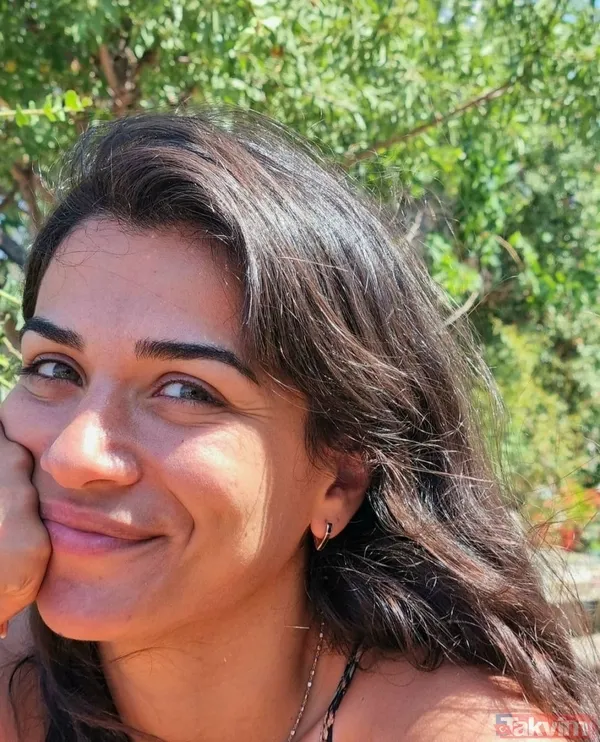 Burcu Özberk İlhan Şen'le sevgili mi sonunda konuştu 'İlhan'ı aradım dedim ki...' Derin göğüs dekoltesiyle nefes kesti - 25