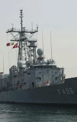 Savaş gemimiz TCG Gökova Katar’da