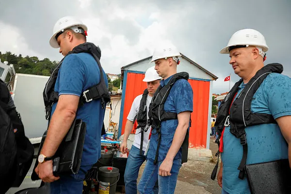 dunya-istanbuldan-gelecek-habere-kilitlendi-tahil-tasiyan-razoni-gemisinde-denetim-basladi-1659513524877.jpg Dünya İstanbul'dan gelecek habere kilitlendi! Tahıl taşıyan Razoni gemisi İstanbul Boğazı'ndan geçti-2