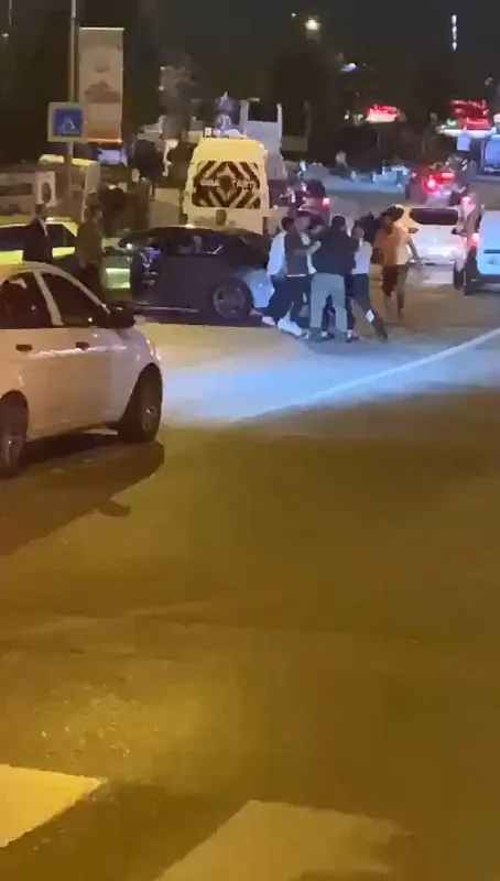 ne-alip-veremediginiz-var-be-umraniyede-iki-surucu-arasinda-yumruk-yumruga-yol-verme-kavgasi-1664261790147.jpg Ne alıp veremediğiniz var be! Ümraniye'de iki sürücü arasında yumruk yumruğa yol verme kavgası-5